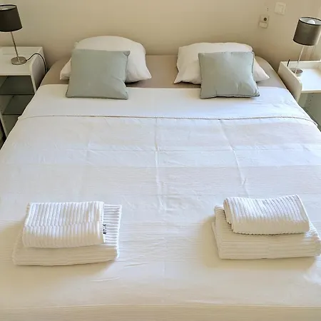 Citilet Louis Blanc 1,2,3 - Three Gorgeous, Open-plan דירה