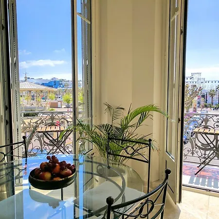 Citilet Louis Blanc 1,2,3 - Three Gorgeous, Open-plan Appartement *