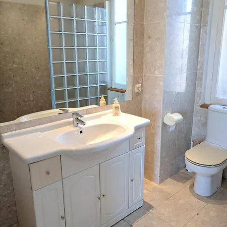 Citilet Louis Blanc 1,2,3 - Three Gorgeous, Open-plan Lejlighed *