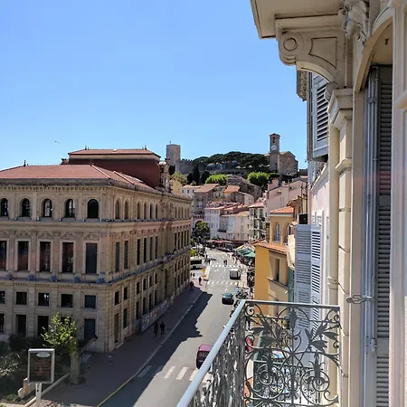 Citilet Louis Blanc 1,2,3 - Three Gorgeous, Open-plan Apartment *