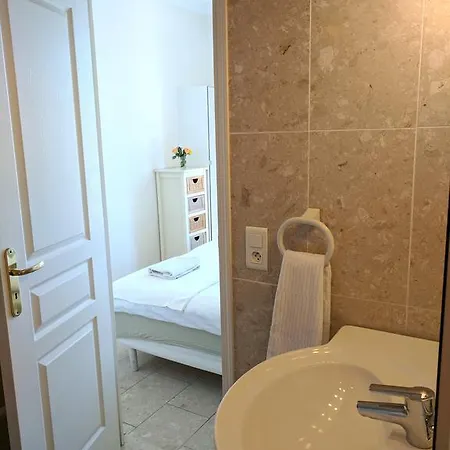 Citilet Louis Blanc 1,2,3 - Three Gorgeous, Open-plan *