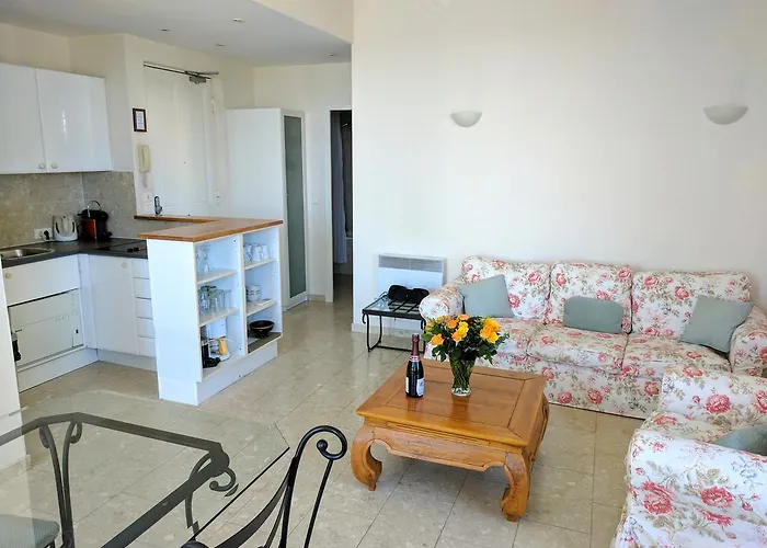 Citilet Louis Blanc 1,2,3 - Three Gorgeous, Open-plan Lejlighed