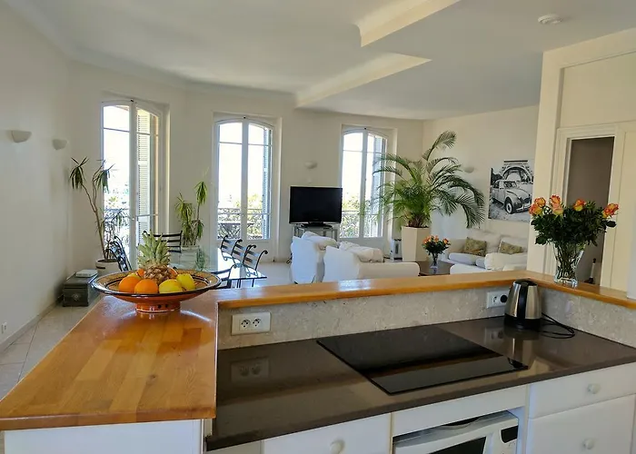 Citilet Louis Blanc 1,2,3 - Three Gorgeous, Open-plan * Cannes