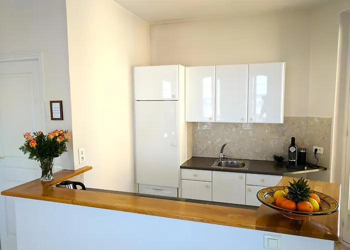 Citilet Louis Blanc 1,2,3 - Three Gorgeous, Open-plan Apartment