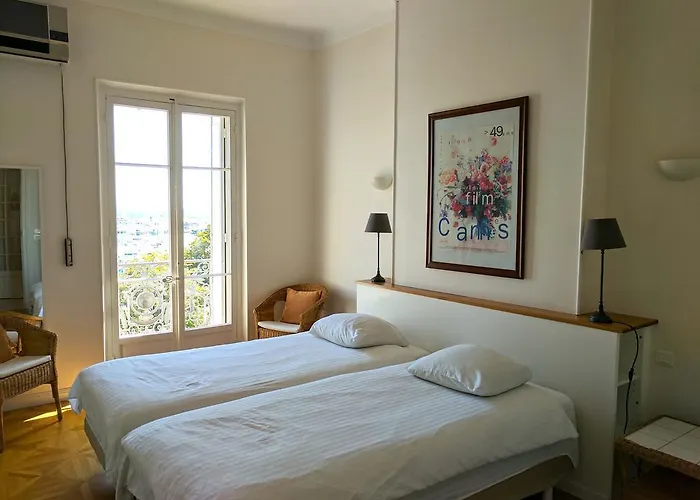 Citilet Louis Blanc 1,2,3 - Three Gorgeous, Open-plan Apartment *
