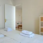 Citilet Louis Blanc 1,2,3 - Three Gorgeous, Open-plan Appartement