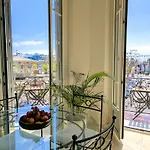 Citilet Louis Blanc 1,2,3 - Three Gorgeous, Open-plan Appartement *